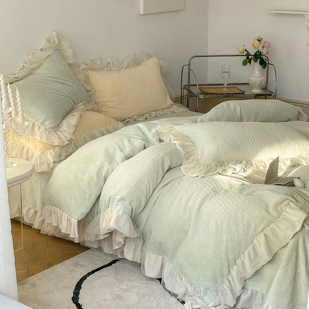 Romantic French Princess Thickened Milk Velvet Lace Edged Bedding Set