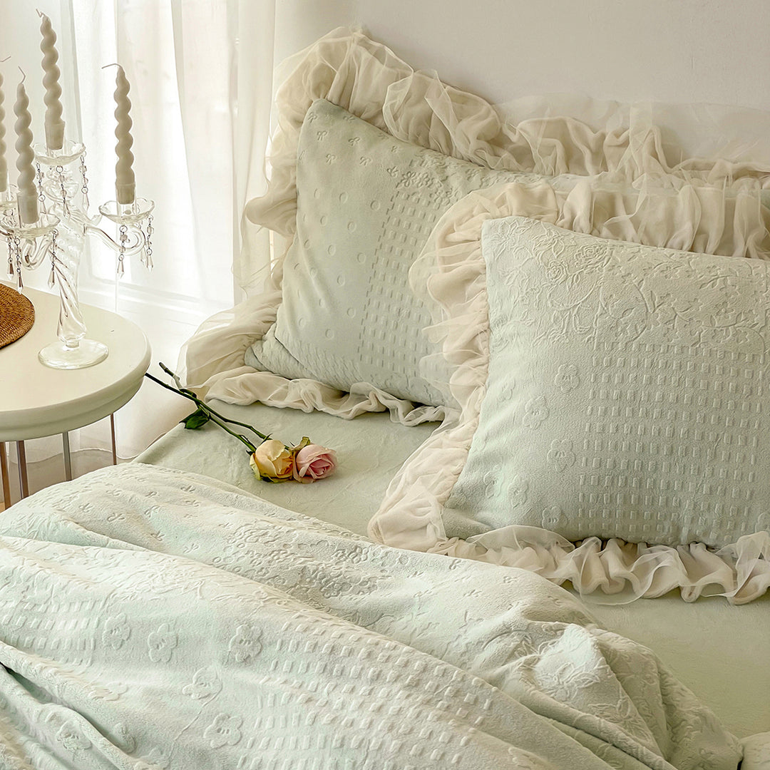 Romantic French Princess Thickened Milk Velvet Lace Edged Bedding Set