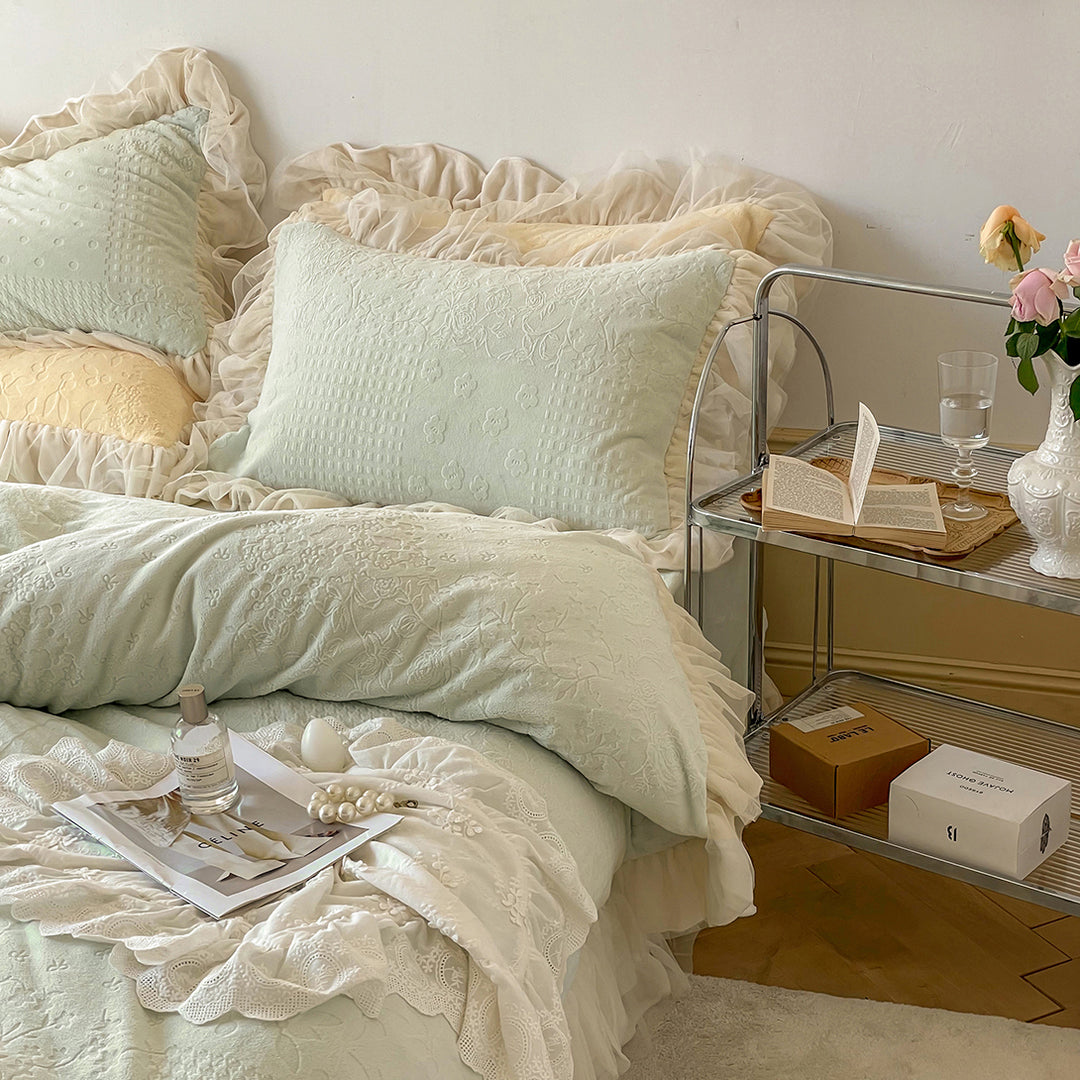 Romantic French Princess Thickened Milk Velvet Lace Edged Bedding Set