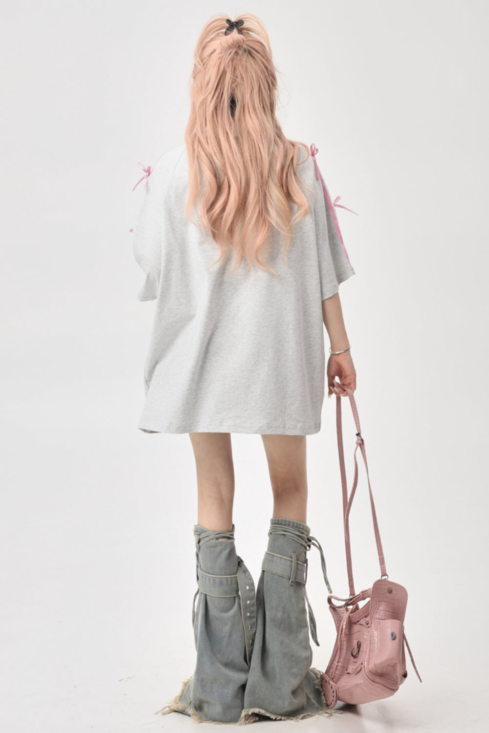 Embroidered Bow Relaxed Fit Tee