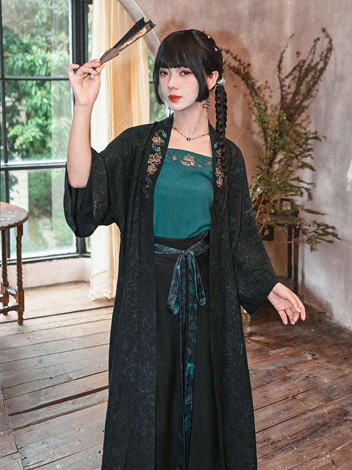 Snake Pattern Embroidered Tube Top / Cardigan / Skirt