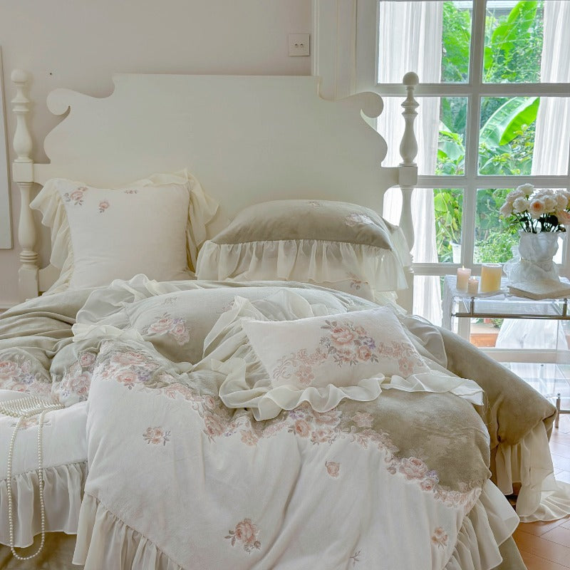 Princess-style Milk Velvet Duvet Cover Set with Lace Trim