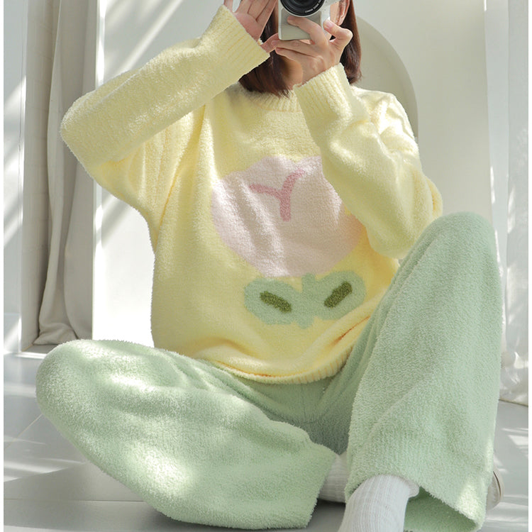 Tulip Pattern Round Neck Coral Fleece Winter Pajama Set