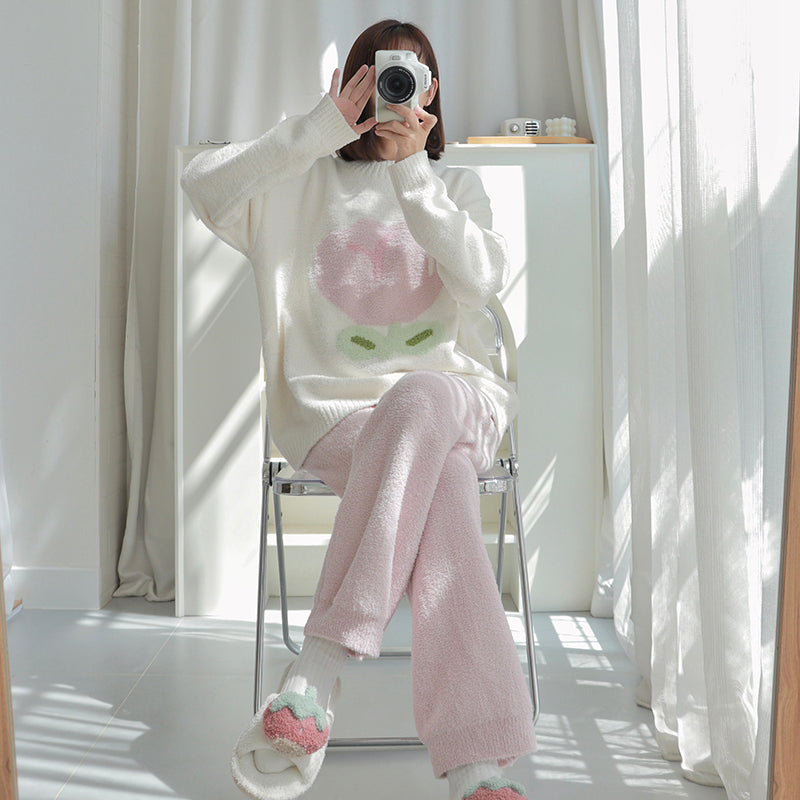 Tulip Pattern Round Neck Coral Fleece Winter Pajama Set