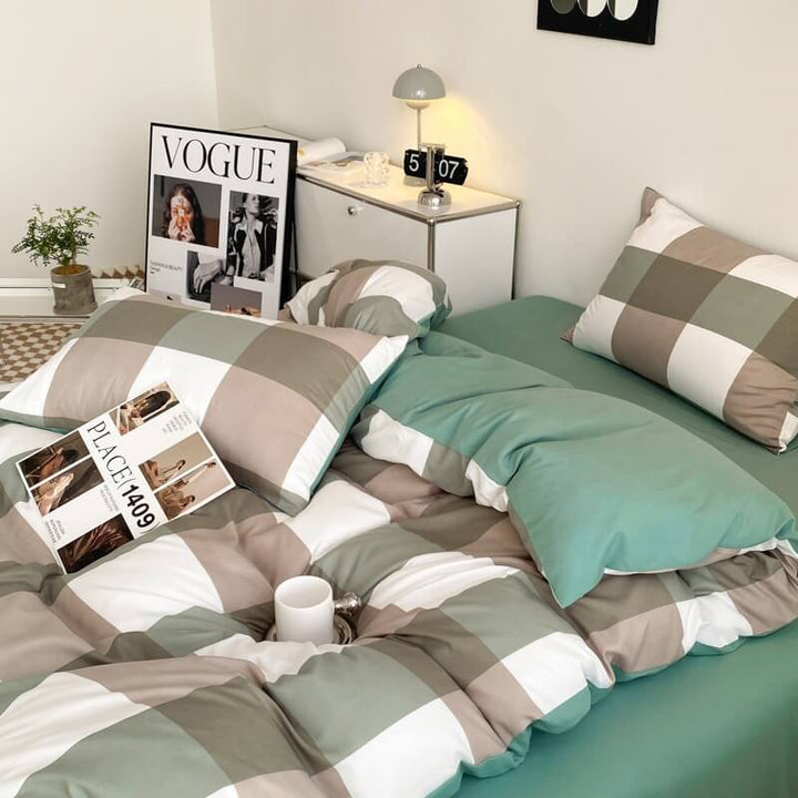 Large Plaid Print Bedding Set