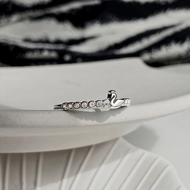 Dainty Swan Ring