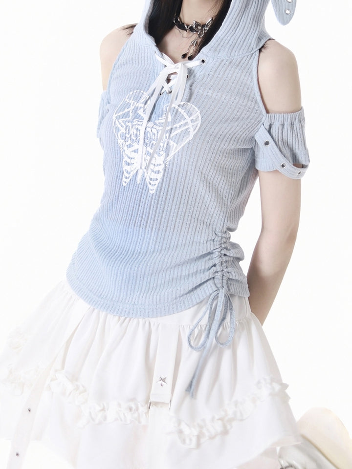 Light blue off-shoulder hoodie / White skirt