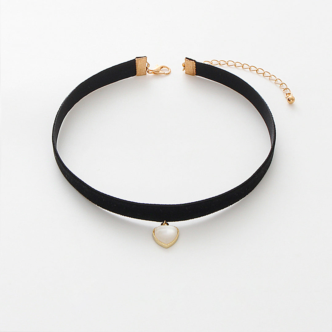 Pearl Heart Velvet Choker Necklace