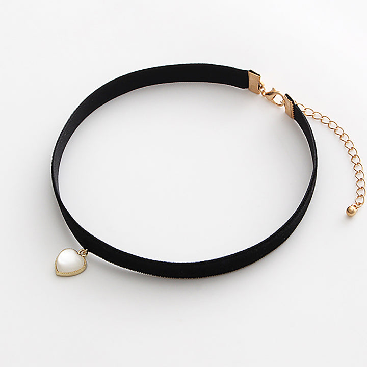 Pearl Heart Velvet Choker Necklace