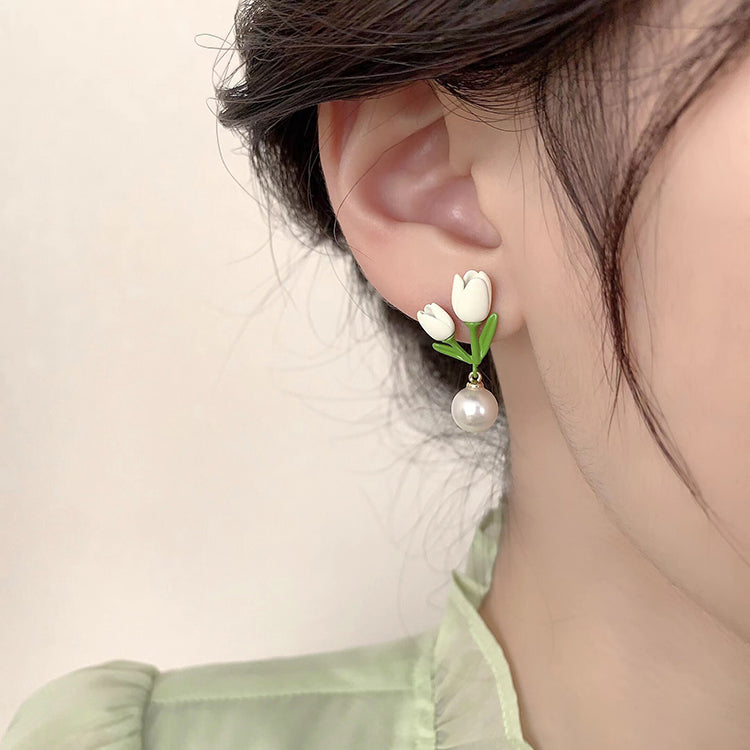 White Tulip Silver Stud Earring-DOLLIEFAE