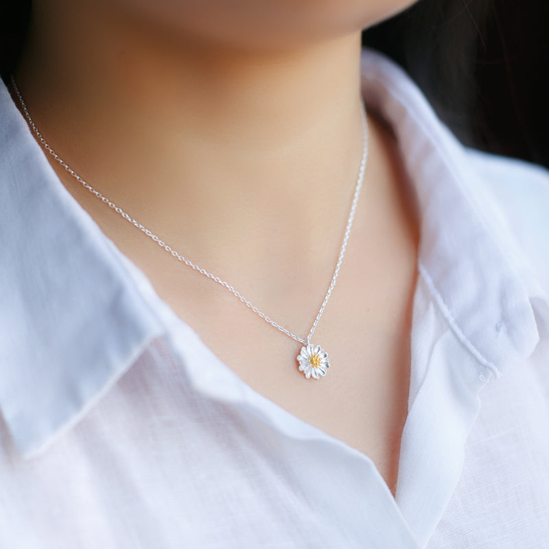Daisy Flower Pendant Silver Necklace