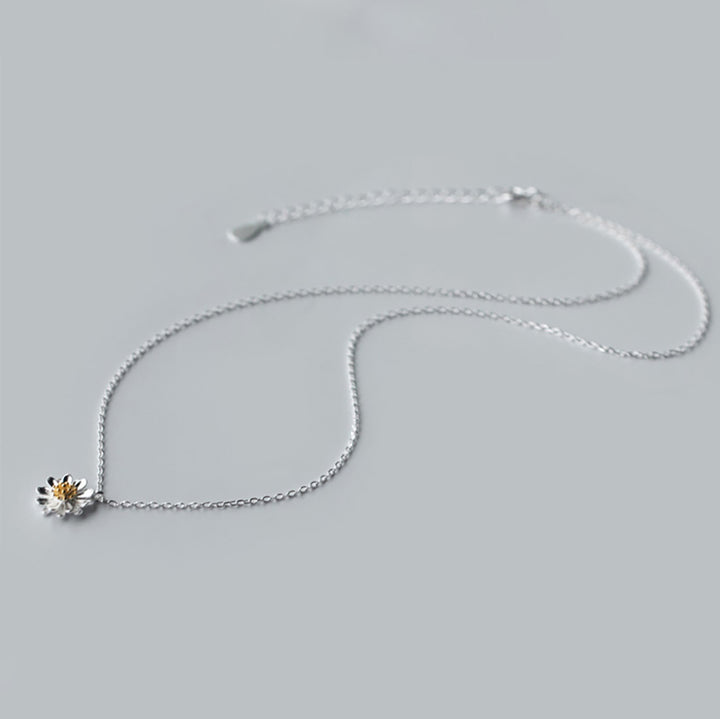 Daisy Flower Pendant Silver Necklace